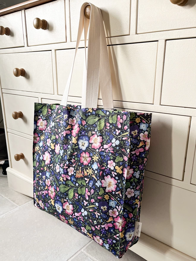 Pretty Shopping Bag with Pressed Flower Design - Perfect Spring and Summer Accessory