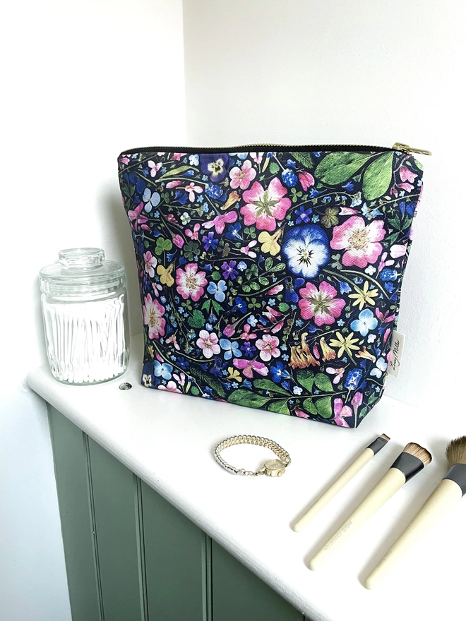 Floral Wash Bag with Gold Zip and Waterproof Lining, Pressed Flower Design, Ideal Mother's Day Gift or Gift for Her