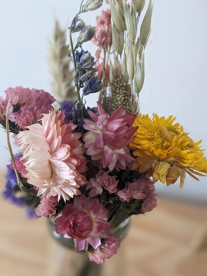 dried flowers, everlasting flowers, glass bud vase, natural dried flowers, home accessories, 