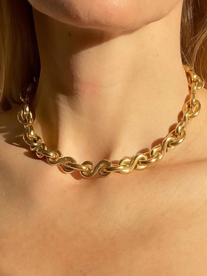 statement gold chain collar, simple effortless style