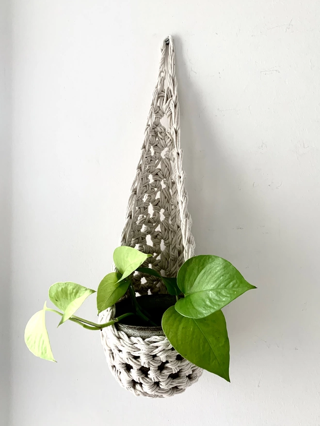 large white indoor hanging wall planter plant basket handmade porch decor crochet boho eco friendly natural plant styling wall pot holder out door decor, indoor large white cotton hanging wall planter, white fabric wall mounted plant holder, handmade crochet plant basket, handmade sustainable crochet decor, rustic natural organic homeware accessories, hanging plant pot holder