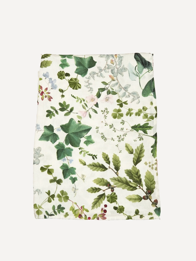Linen runner printed with leaves and flowers