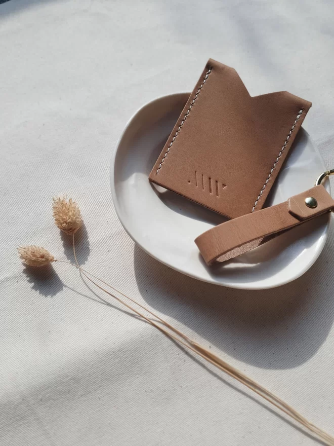 Personalised leather keyring and cardholder in natural leather