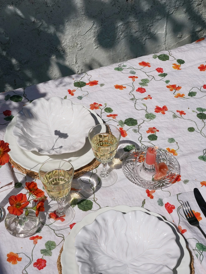 TABLE LAID WITH LINENS PRINTED WITH NASTURTIUM FLORALS