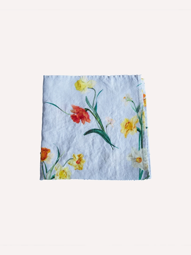 napkin printed with daffodils