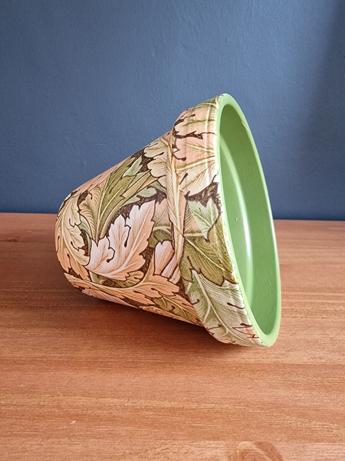 William Morris Acanthus design green Plant Pot Green suitable for indoor or outdoor use.  15 cm in diameter and 13.7 cm in height