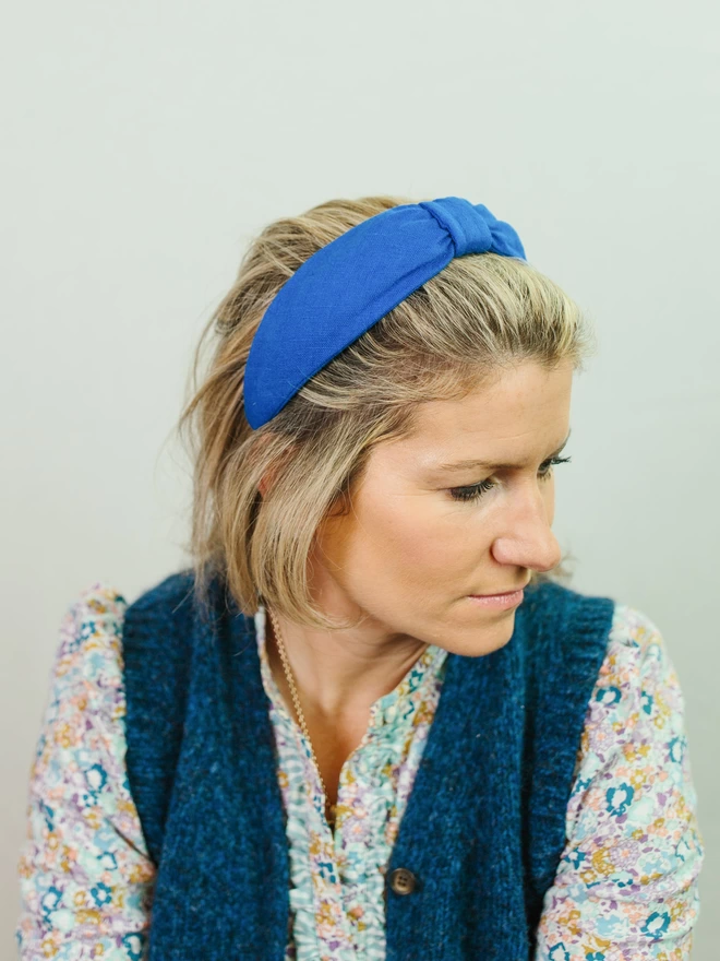 model in blue cobalt hairband