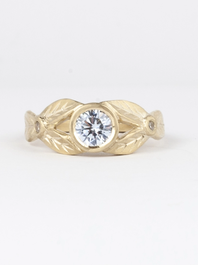 Woodland Sapphire Engagement Ring 18ct Gol