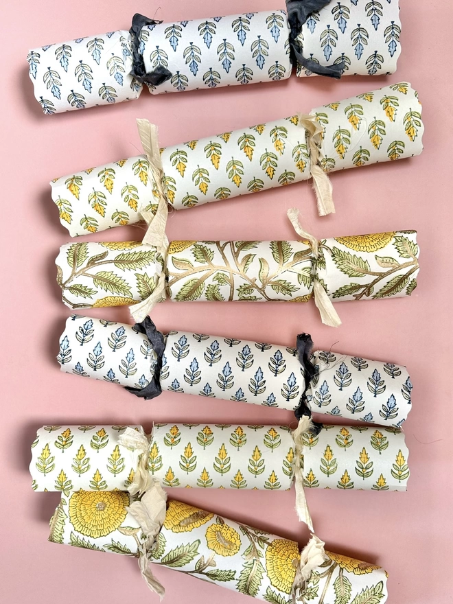 Mixed spring paper set of 6 crackers