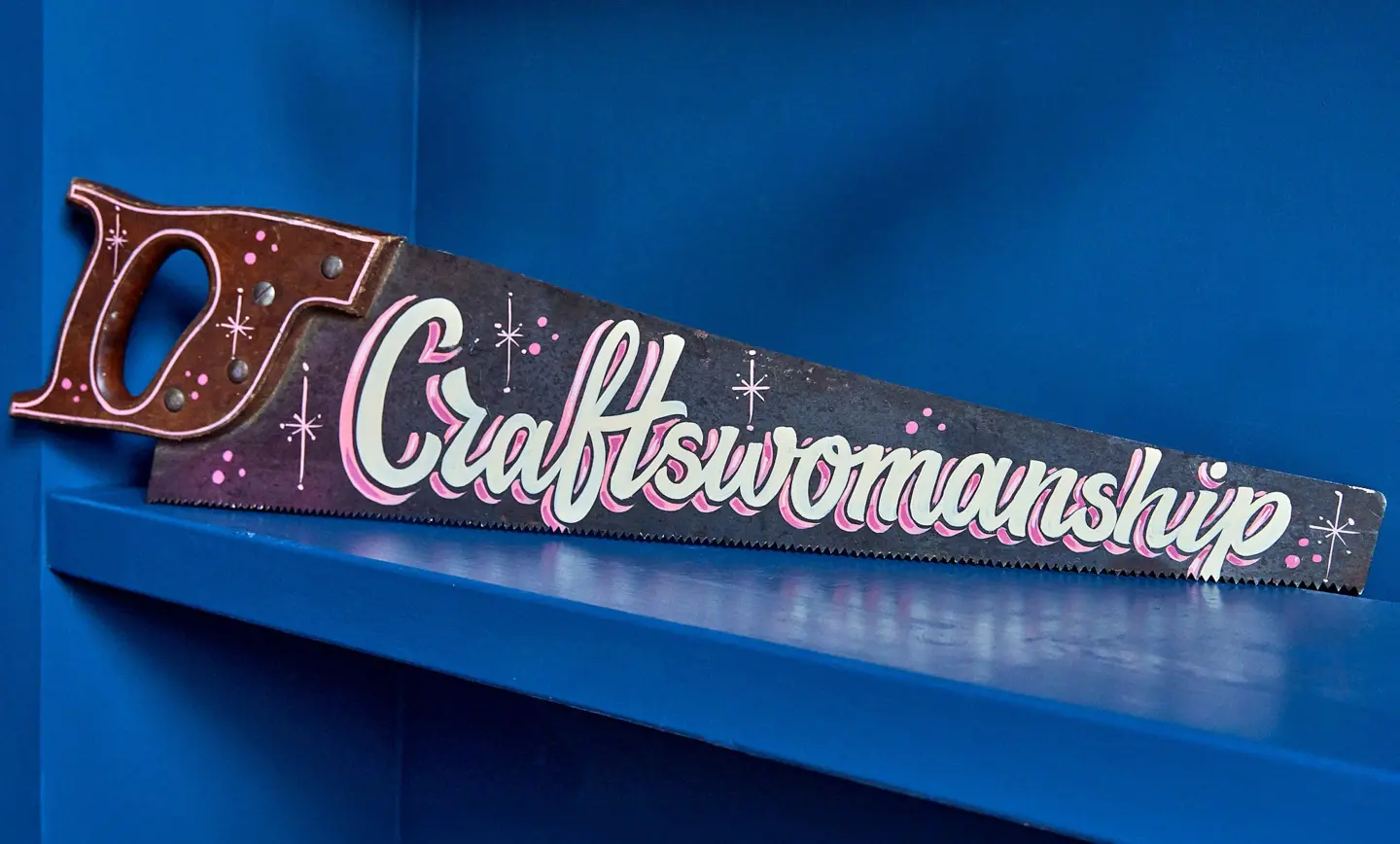 Craftswomanship saw