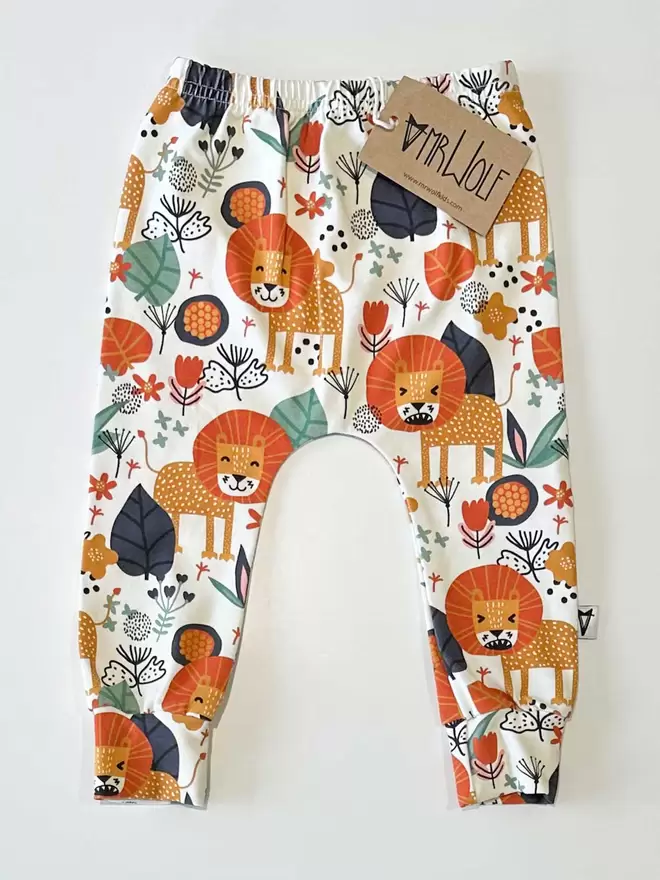 Mustard lion printed legging for babies and toddlers