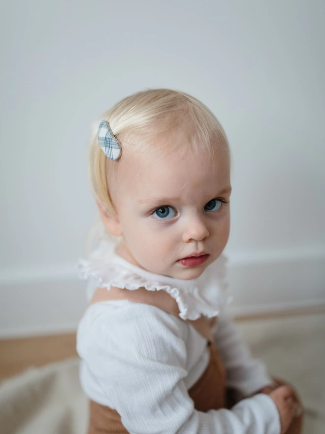 toddler with soft hair clips