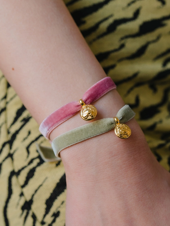 Lioness pebble velvet bracelet