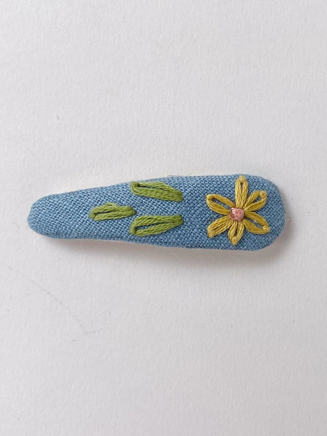 yellow daisy clip