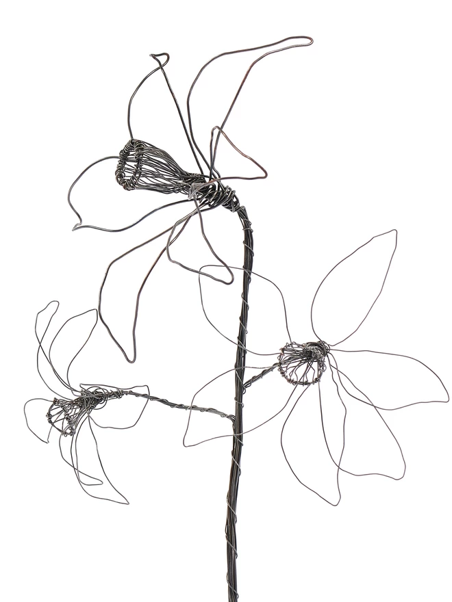 wire sculpture of a tete a tete with three flowers on the stem