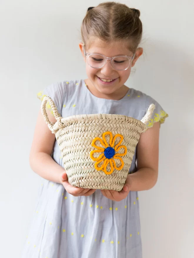 LoLA small hand-made basket with embroidered flower wonderful for children