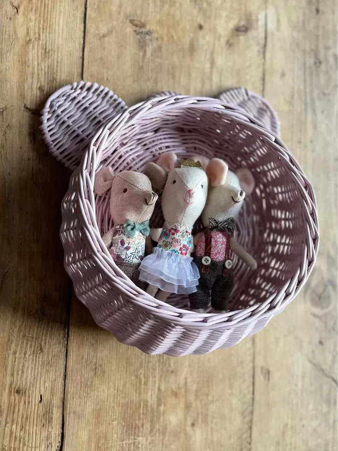 Bear Hanging Wicker Basket in light pink with toy mice inside